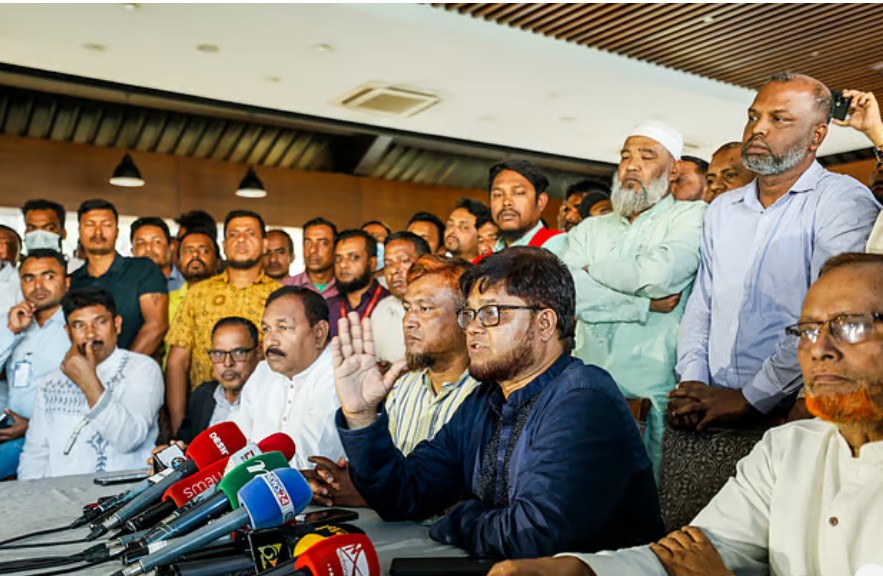 নৌপরিবহন উপদেষ্টা এম সাখাওয়াত হোসেনের সঙ্গে বৈঠকের পর কর্মসূচি স্থগিতের ঘোষণা দেন সংগ্রাম পরিষদের সমন্বয়ক মো. হুমায়ুন কবীর। আজ বিকেলে বন্দর ভবনে