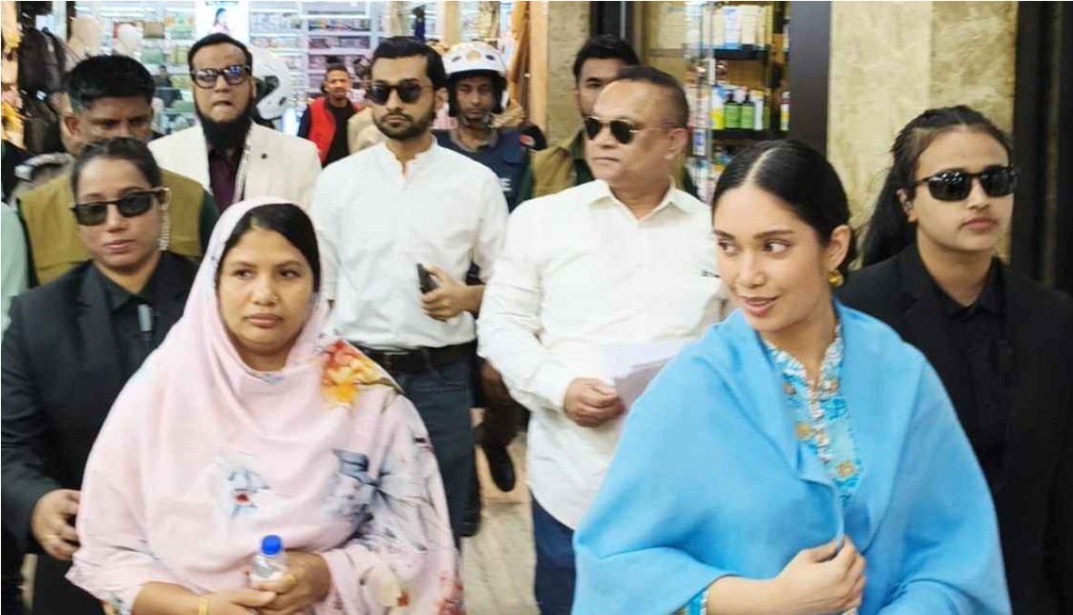 ঢাকা-১৭ আসনে নির্বাচনী গণসংযোগে ব্যারিস্টার জাইমা রহমান। ছবি: সংগৃহীত  