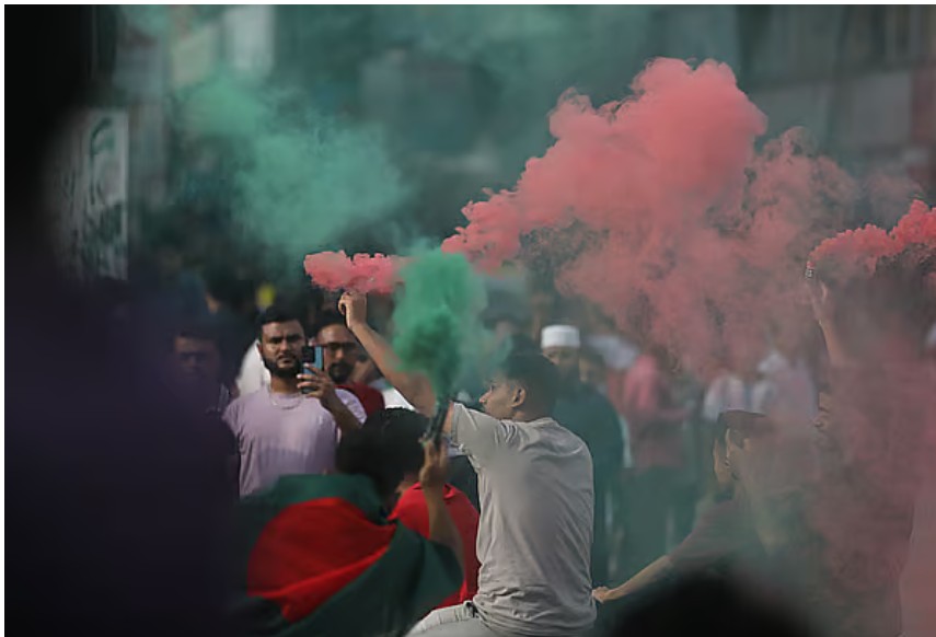 রাজপথের আন্দোলনে বাংলাদেশের তরুণেরা