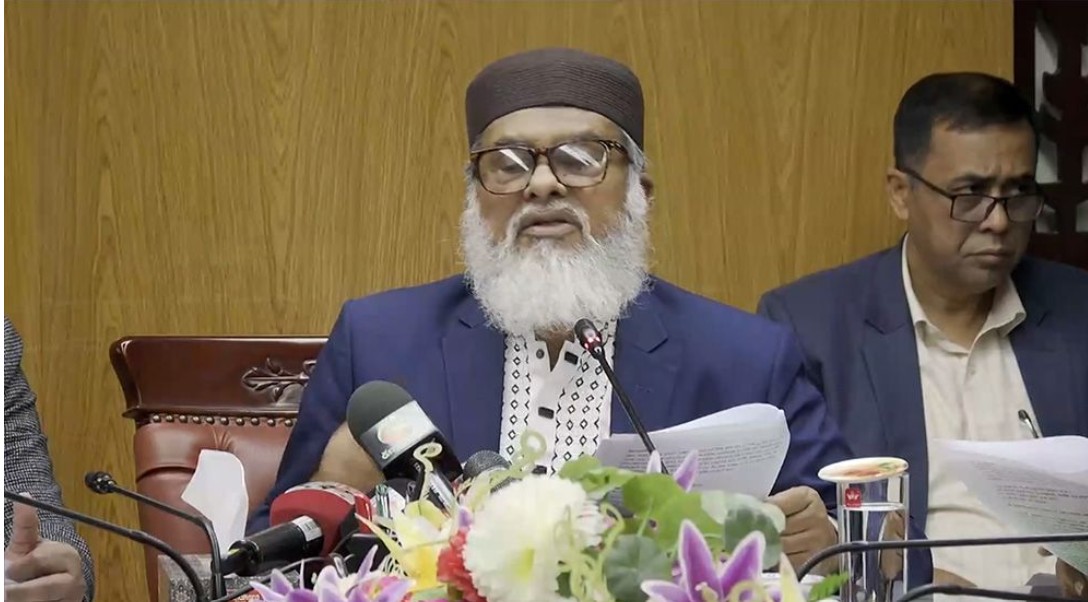  ধর্ম উপদেষ্টা ড. আ ফ ম খালিদ হোসেন। 