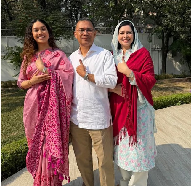 ভোট দেওয়ার পর তারেক রহমান, জুবাইদা রহমান ও জাইমা রহমান। আজ বৃহস্পতিবার সকালেছবি: জাইমার ফেসবুক পেজ থেকে নেওয়া