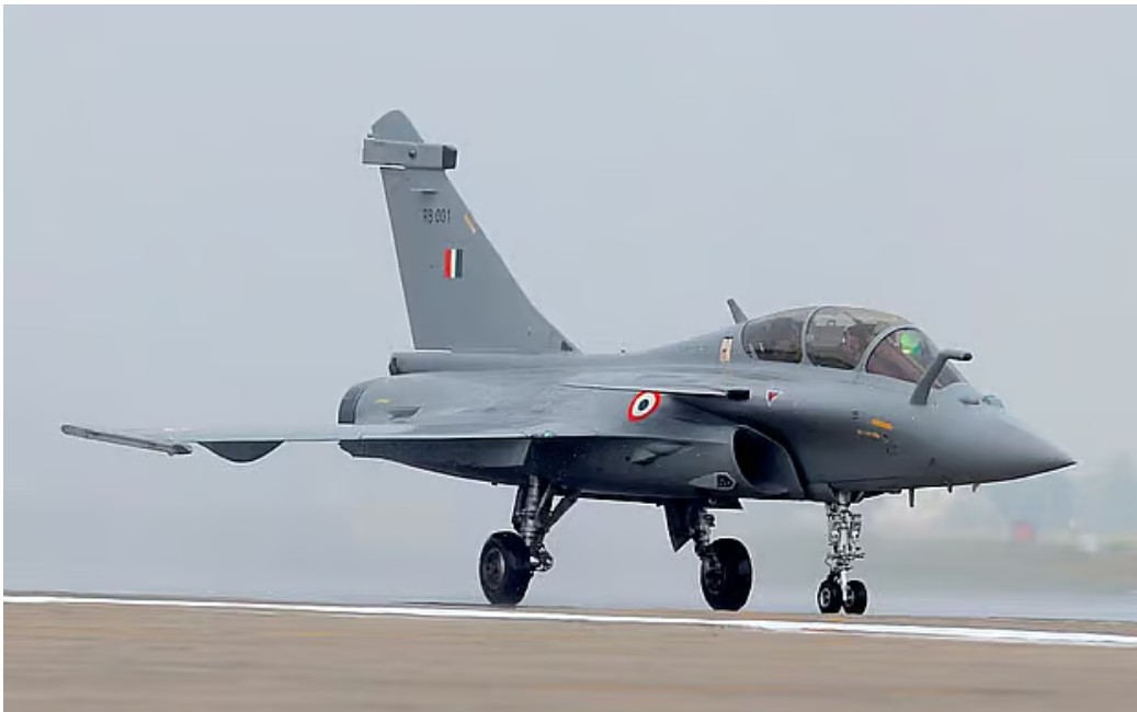 ভারতের আম্বালা বিমানঘাঁটিতে একটি রাফাল যুদ্ধবিমান। ১০ সেপ্টেম্বর ২০২০, ছবি: রয়টার্স