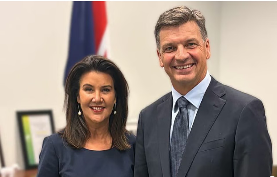 অস্ট্রেলিয়ার বিরোধী দল লিবারেল পার্টির নতুন নেতা অ্যাঙ্গাস টেইলর ও উপনেত্রী জেন হিউমছবি: অ্যাঙ্গাস টেইলরের ফেসবুক থেকে