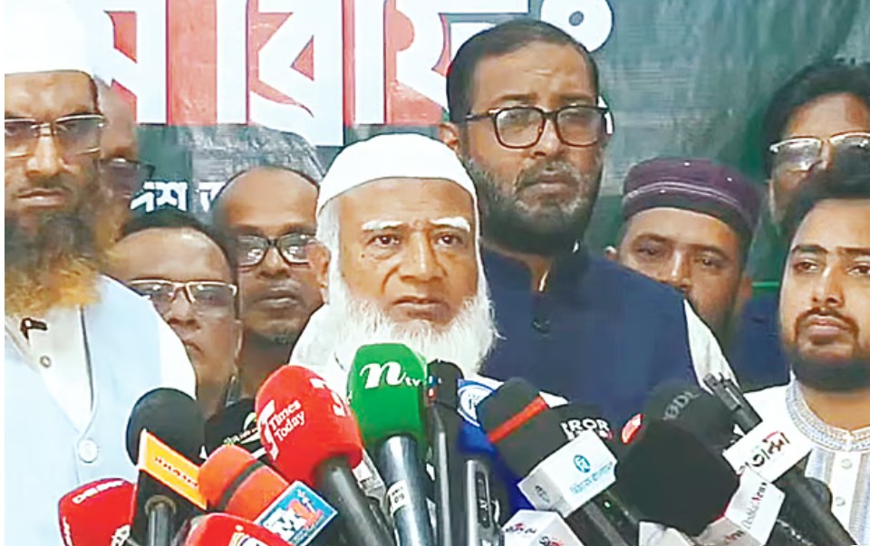 সংবাদ সম্মেলনে জামায়াতের আমির শফিকুর রহমান। গতকাল রাজধানীর মগবাজারে দলীয় কার্যালয়ে, ছবি: জামায়াতের ফেসবুক পেজ