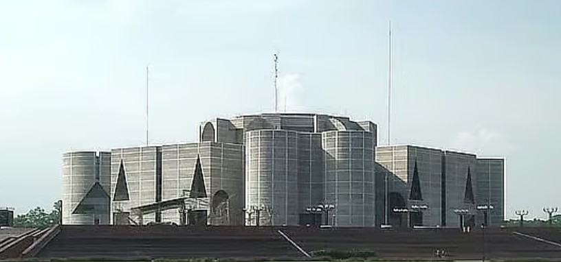 জাতীয় সংসদ ভবনের দক্ষিণ প্লাজায় বিএনপির নেতৃত্বাধীন নতুন সরকারের শপথ অনুষ্ঠানের আয়োজনের প্রস্তুতি চলছে