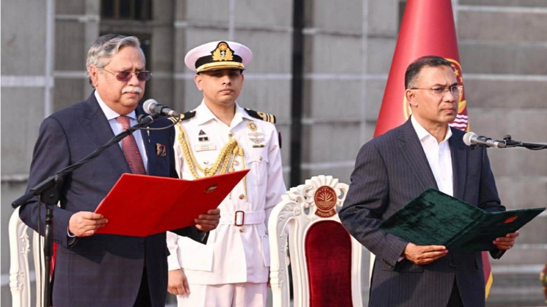 প্রধানমন্ত্রী হিসেবে তারেক রহমান এবং মন্ত্রী, প্রতিমন্ত্রীদের শপথ পড়ান রাষ্ট্রপতি মো. সাহাবুদ্দিন