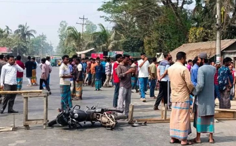 জামালপুরে পুলিশের চেকপোস্টে গাড়ি থামানোর সময় ট্রাকচাপায় মৃত্যু হয়েছে মোটরসাইকেল আরোহী বাবা-ছেলের