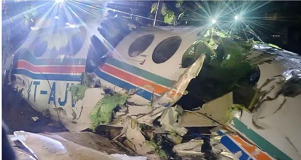 ভারতের ঝাড়খণ্ডের চাতরা জেলায় সাতজন আরোহী নিয়ে একটি এয়ার অ্যাম্বুলেন্স বিধ্বস্ত 